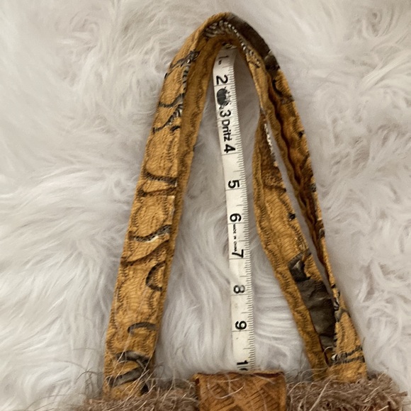 Animal intrigue shoulder bag. Grab and go in style - Picture 10 of 11